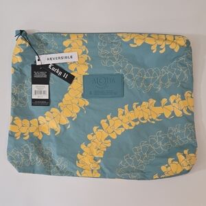 Lucky 11 Reversable Max Pouch in Puakenikeni Honey/Tide